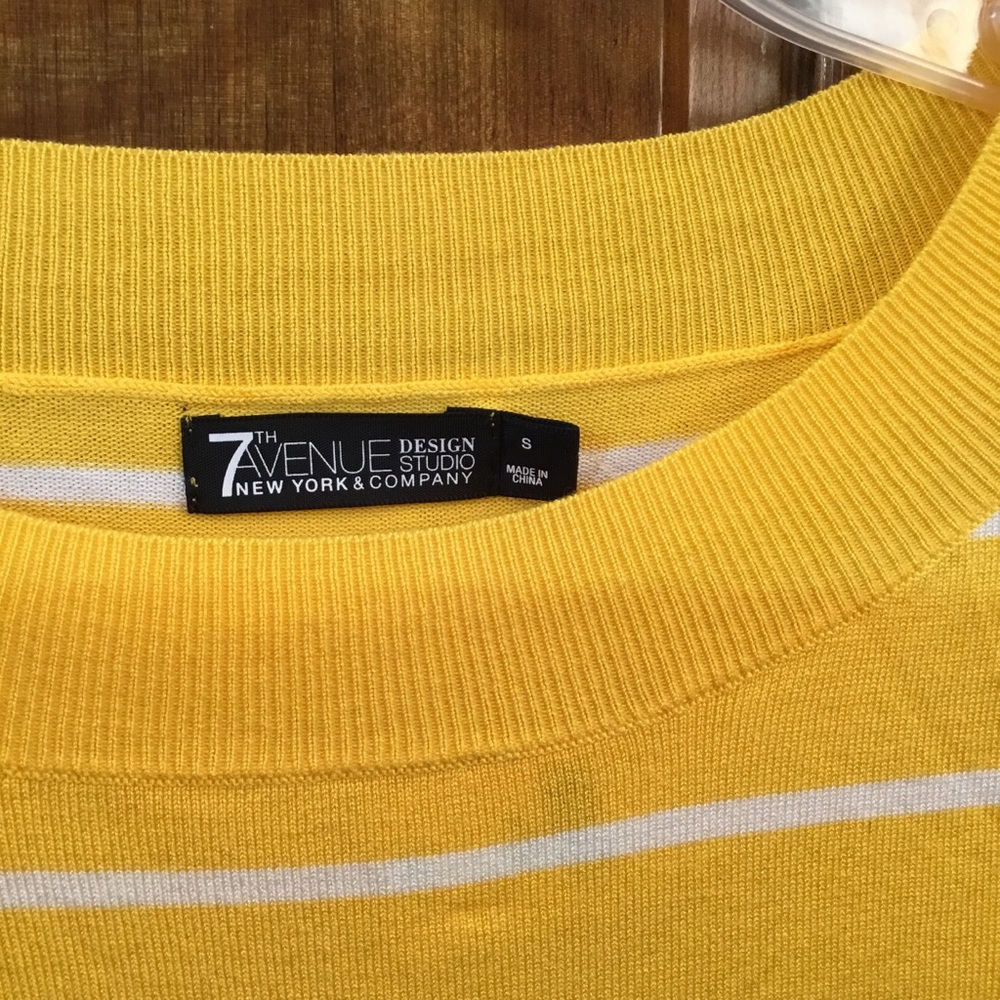 Woman’s 3/4 sleeve blouse, size S, NWT, stretch, button embellishment on cuffs - Picture 2 of 4